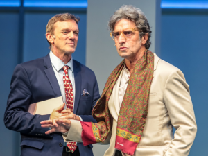 "El Jefe del Jefe": ¿qué puede suceder cuando el jefe es un invento?