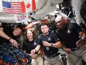 Concluyó la primera misión tripulada que orbitó la Luna tras más de 50 años