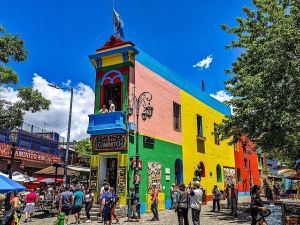 Vuelve "Abre La Boca", un recorrido gratuito en combi por el circuito artístico del sur de CABA