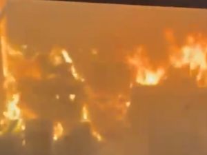 Constitución: se incendiaron dos contenedores de basura dentro de la Facultad de Sociales de la UBA