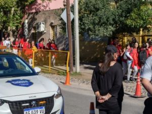 Córdoba oficializó el cobro a familias por operativos ante amenazas escolares