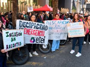 Discapacidad: organizaciones se movilizaron al Ministerio de Economía