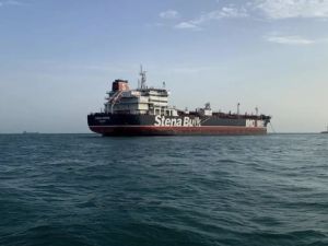 El petróleo roza los US$100 ante fragilidad del alto el fuego en Medio Oriente