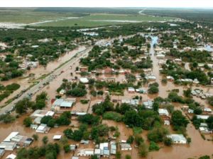 Tucumán: familias atrapadas por el agua piden ser rescatadas tras un fuerte temporal