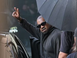 Reino Unido prohíbe la entrada al rapero Kanye West tras comentarios antisemitas