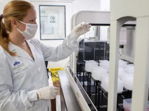 Farmacéuticos y bioquímicos obtienen un 30% de aumento salarial