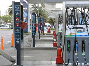 La nafta no bajará, pese al desinfle global del crudo al abrirse el estrecho de Ormuz