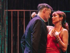 "No me quieras tanto", un diálogo construido a partir de canciones de amor y desamor