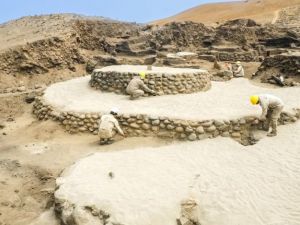 Descubren en Perú una estructura circular perteneciente a la civilización más antigua de América