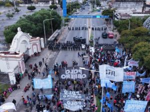 Cortes y protestas en Puente Pueyrredón y Puente Saavedra