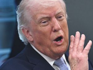 Trump aseguró que el estrecho de Ormuz estará "sellado herméticamente" hasta un acuerdo con Irán