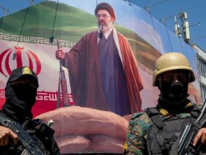 Irán desafía a EE.UU. a elegir entre un "mal acuerdo" o una operación militar "imposible"