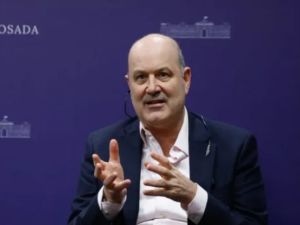 Sturzenegger afirmó que el Gobierno busca alcanzar los niveles salariales de Japón y Polonia