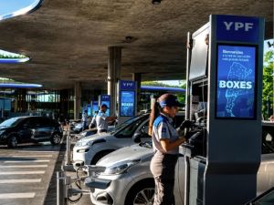 Surtidores en baja: el aumento de la nafta profundiza la caída del consumo por tercer mes consecutivo