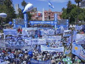 La CGT marchó contra la reforma: "Si no hay respuestas haremos un paro nacional"