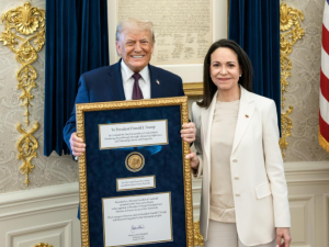 “Intransferible”: la aclaración tras el gesto de María Corina Machado con Donald Trump