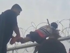 Un ladrón quedó atrapado en un alambrado de púa tras escapar de un robo en un mercado