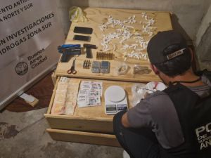 Operativos en la Ciudad: 14 detenidos, drogas y armas secuestradas en cinco barrios porteños