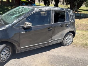 Un arquero de Los Leones perdió el control de su auto y volcó en Ringuelet