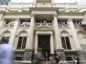 El Banco Central volvió a comprar divisas pero las reservas perforaron los US$ 45.000 millones