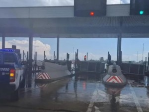 Temporal trágico en Córdoba: murió un trabajador del peaje al desprenderse una cabina