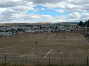 Un adolescente de 17 años fue apuñalado tras un partido de fútbol en Caleta Olivia