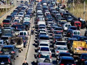 Colapso en rutas y caos aéreo en Medio Oriente: miles de personas buscan escapar del conflicto