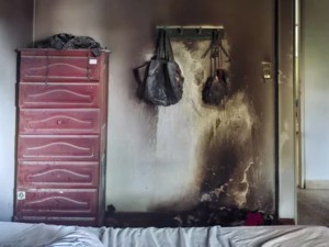 La Plata: le entró una cañita voladora a la casa y le prendió fuego la vivienda