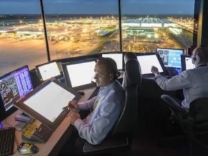 Controladores aéreos anunciaron nuevas medidas de fuerza que afectarán a todos los vuelos
