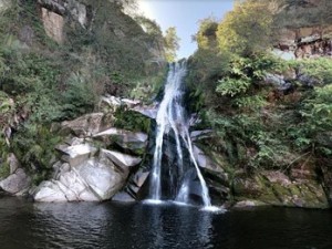Córdoba: un hombre murió tras meterse a nadar en una cascada