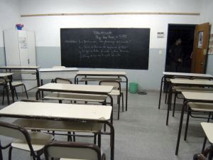 La Ciudad prohíbe el uso de celulares durante las clases en la escuela secundaria
