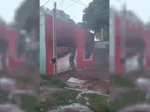 Tragedia en Los Hornos: murieron tres hermanos, dos de ellos de 4 y 7 años, en un incendio