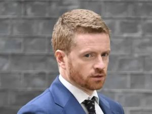 El jefe de Gabinete del primer ministro británico renunció salpicado por el caso Epstein