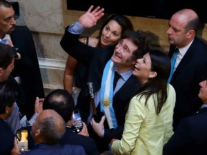 Encuesta: el 40% dice que no llega a fin de mes, pero Milei ganaría hoy un balotaje por amplio margen