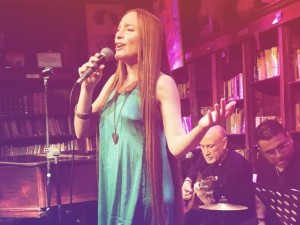 "Boleros eternos": Nadiah Demarco da su primer concierto del año