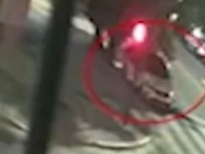 Brutal asalto a dos jubilados españoles en Parque Chacabuco: los golpearon y hasta les robaron la comida del freezer