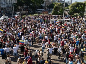 Acto de venezolanos frente al Obelisco en apoyo a la intervención estadounidense