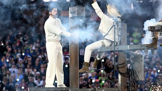 Fiesta latina en pleno Estados Unidos: así fue el show de medio tiempo de Bad Bunny en el Super Bowl