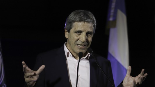 Luis Caputo: "La inflación va a seguir bajando y va a converger con valores internacionales"