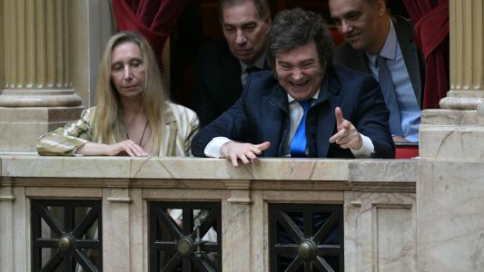 “Falta de coordinación”: el Gobierno hace los primeros balances tras la polémica por los vuelos de Adorni