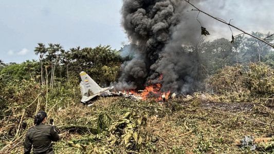 Un avión de la Fuerza Aérea colombiana se accidentó al despegar con 125 personas a bordo