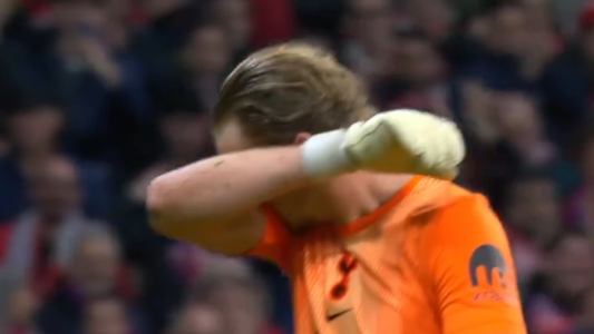 El Tottenham cambió a su arquero a los 17 minutos de partido por errores imperdonables