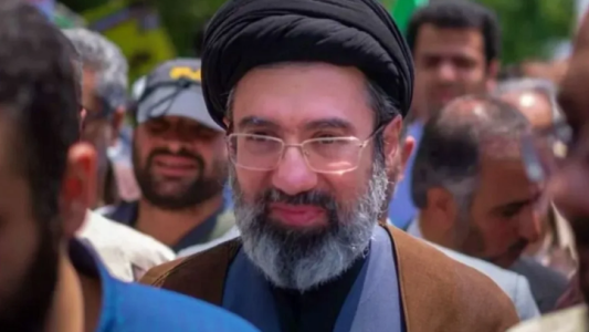 Estados Unidos afirma que el líder supremo de Irán está "herido, desfigurado y escondido"