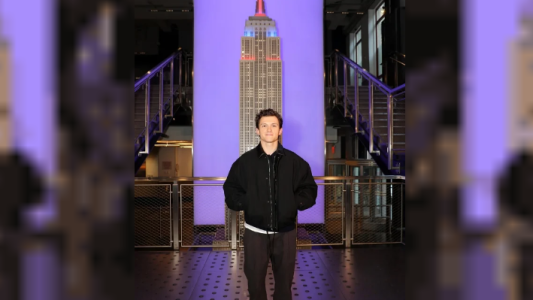 Tom Holland pintó el Empire State de rojo para celebrar el estreno de 'Spider-Man: Brand New Day'