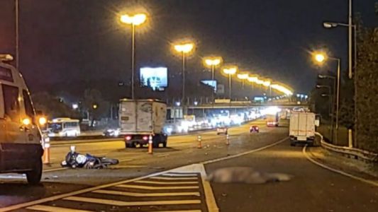 Choque fatal en Panamericana: un motociclista murió tras impactar contra un camión