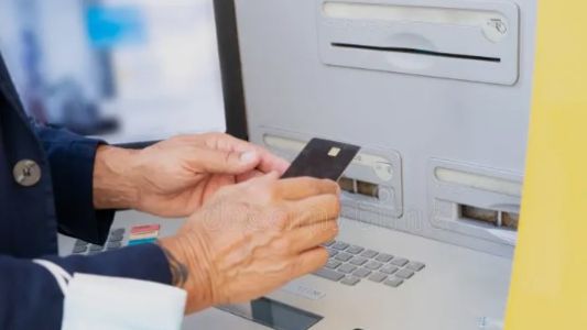 Un banco le devolvió 11 millones de pesos a un hombre de 87 años