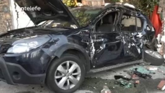 Persecución y choque en Wilde: un auto y un patrullero quedaron sobre la vereda
