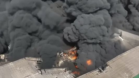 Francisco Álvarez: el incendio en el depósito sigue activo, pero la situación está controlada