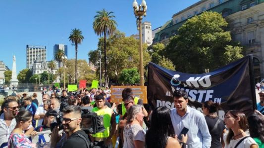 Familiares de personas con discapacidad reclaman deudas en el Programa Incluir Salud y PAMI