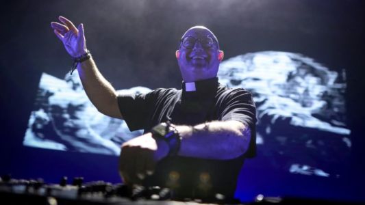 Quién es el “Papa DJ” que homenajeará al Papa Francisco en Plaza de Mayo